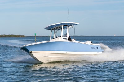 Robalo R266 Cayman Running