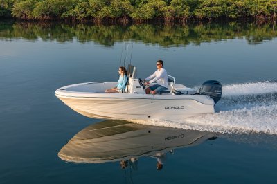 Robalo R160 Running