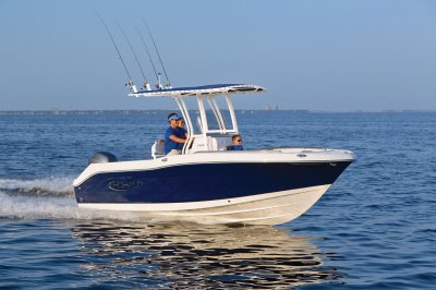 2026 R200 Cruising in Ocean Front Starboard View