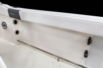 Robalo R222EX Rod Storage
