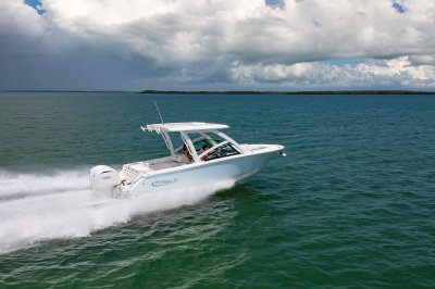 2026 R257 Running in Ocean Rear Starboard View