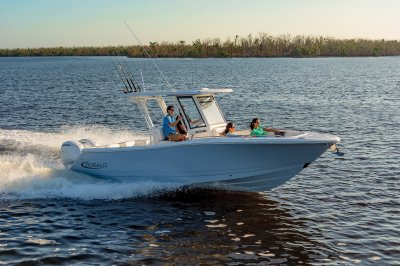 2025 R270 Running in Ocean Starboard View