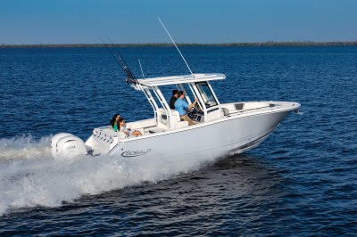2025 R270 Running in Ocean Rear Starboard View