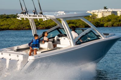 2026 R277 Cruising in Ocean Rear Starboard View